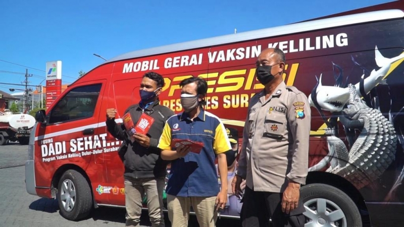 Jangkau Penjaga Warkop dan PKL, Mobil Vaksin Covid-19 Keliling Polrestabes Surabaya Target 3 Ribu Dosis per Hari