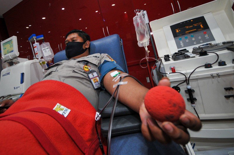 Dukung Donor Plasma Konvalesen, Warga Bangga Kapolrestabes Surabaya