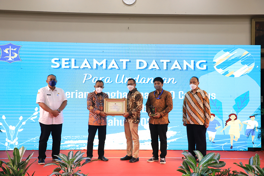 Pemkot Surabaya Ganjar Penghargaan 10 Kampus Terbaik yang Ramah Lingkungan