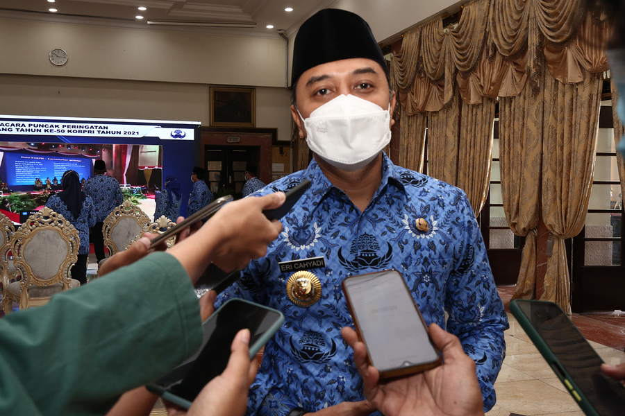 HUT ke-50 Tahun KORPRI, Wali Kota Eri Ajak ASN Pemkot Surabaya Semakin Solutif dan Dekat dengan Masyarakat