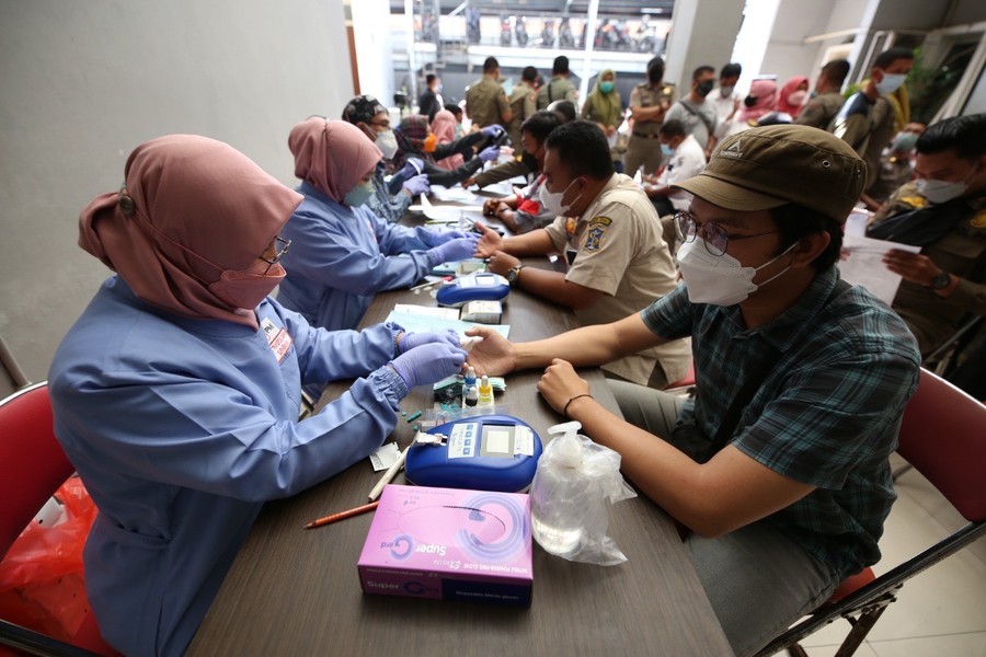 Peringati HUT ke-72, Satpol PP Kota Surabaya Gelar Bakti Sosial Donor Darah