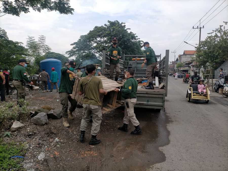 Siapkan Destinasi Wisata Susur Sungai, Pemkot Surabaya Tertibkan Bangli di Bantaran Kali Tebu