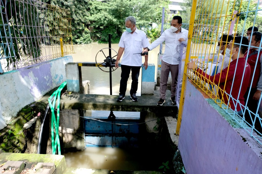 Sidak di Kawasan Surabaya Pusat, Wali Kota Eri Temukan Saluran Belum Terkoneksi