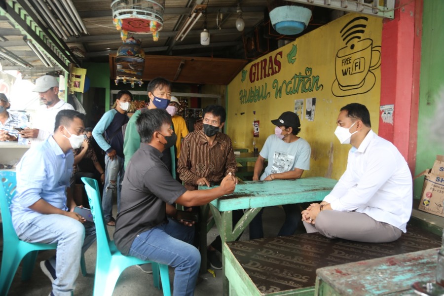 Cangkruk di Warkop, Wali Kota Eri Bantu dan Berdayakan Nelayan Nambangan