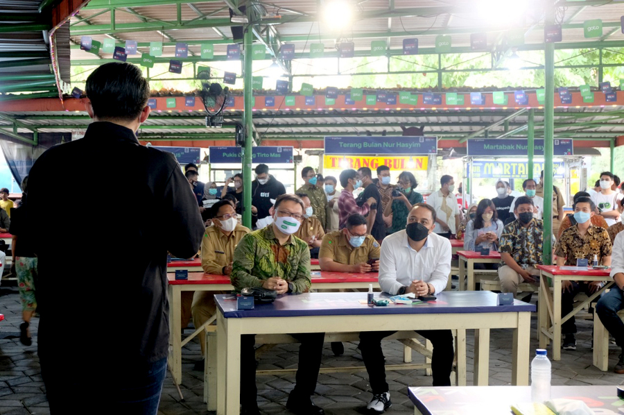 Cangkrukan sekaligus Serap Aspirasi Pelaku UMKM, Wali Kota Surabaya: Bangkit Bersama!