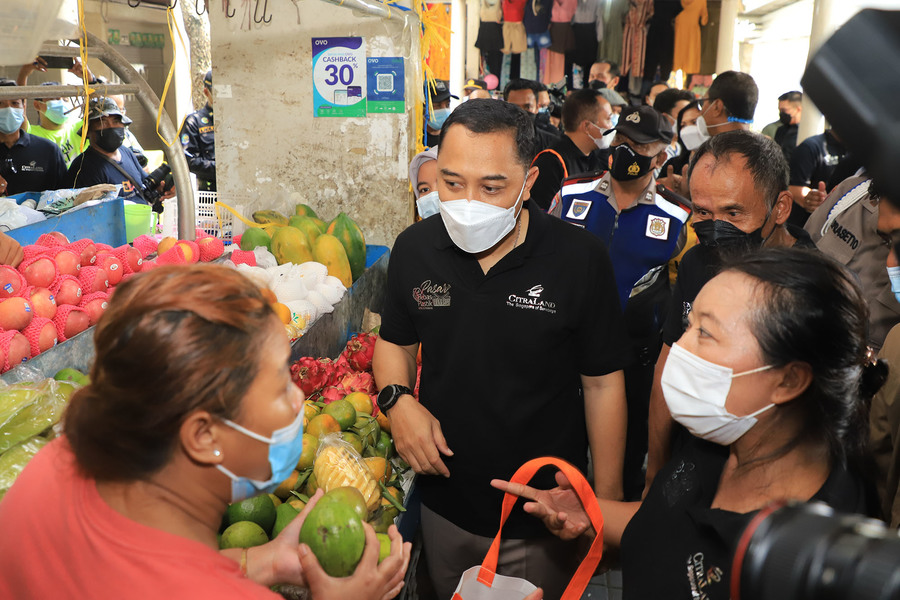 Wali Kota Eri Targetkan 5 Pasar di Surabaya Bebas Kantong Plastik Tahun 2022