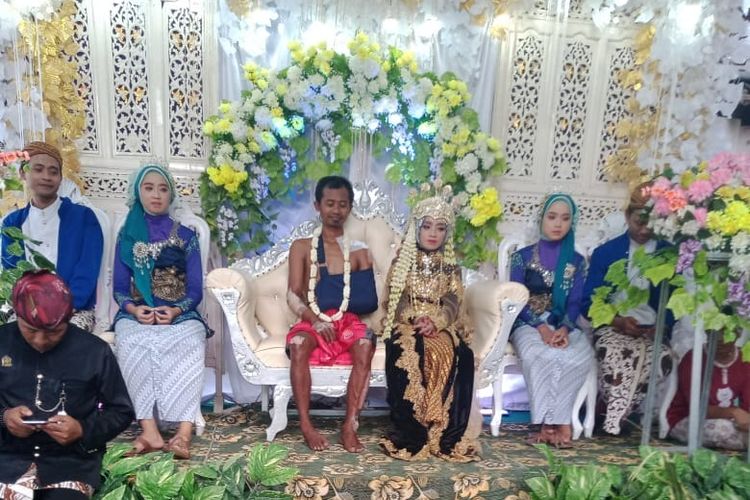 Viral! Pengantin Pria di Nganjuk Ini Nikah dengan Tubuh Penuh Luka