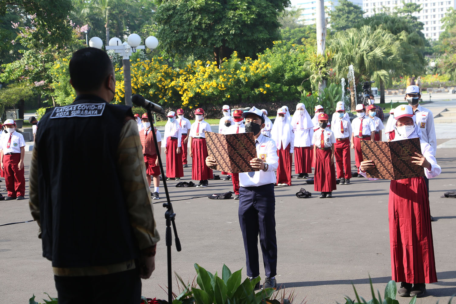 Jelang PTM di Surabaya, Wali Kota Eri Cahyadi Kukuhkan 457 Tim Satgas Covid-19 yang Diisi Anak SD-SMP