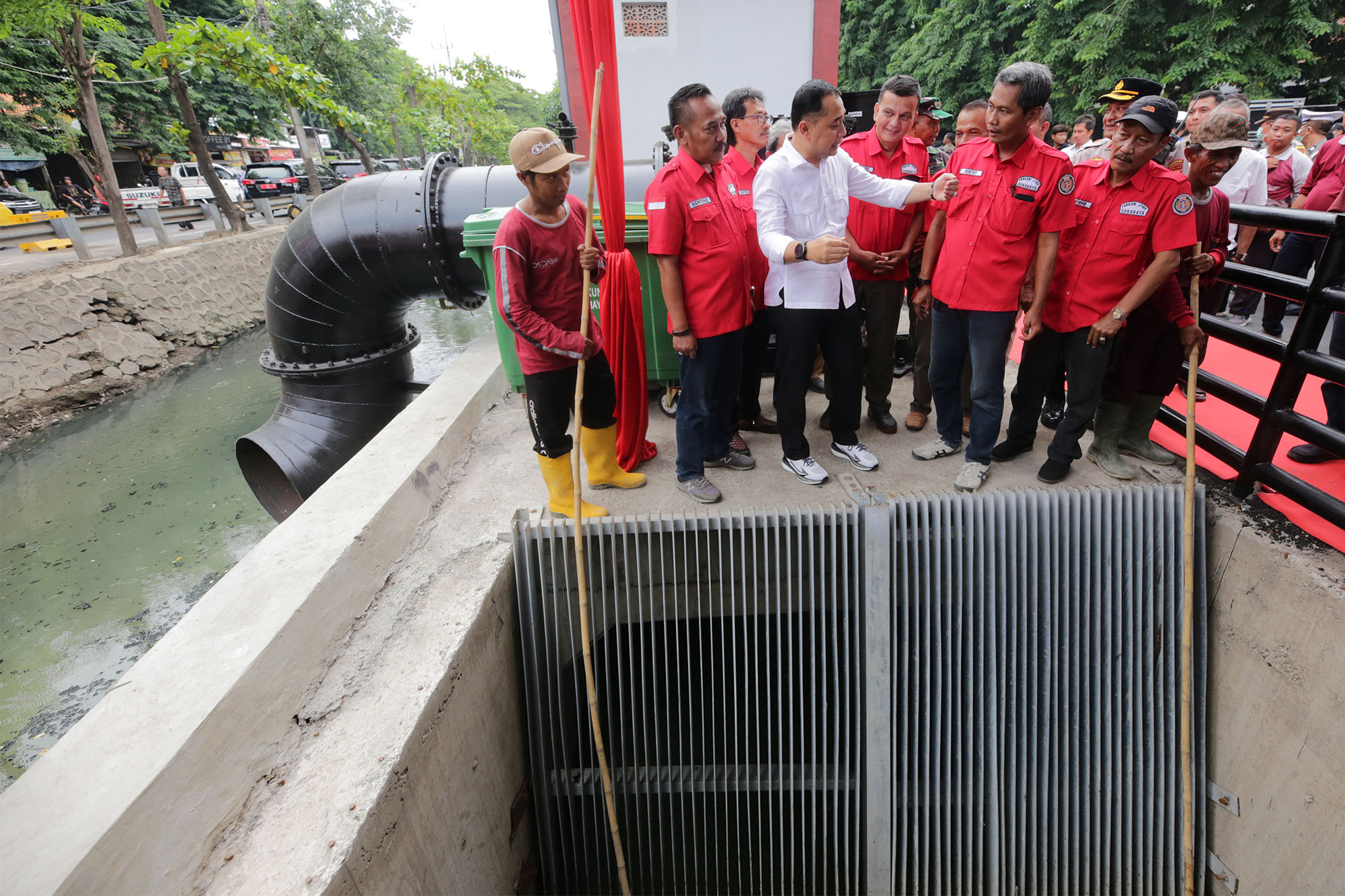 Cegah Banjir, Wali Kota Eri Cahyadi Resmikan Rumah Pompa Gresikan, Tambaksari