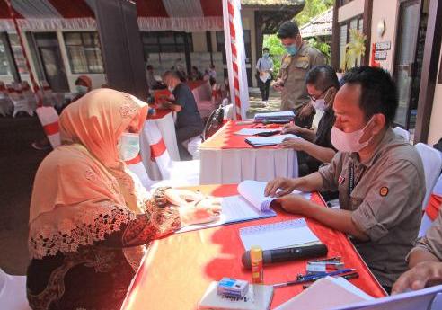Mendadak Miliarder, Warga Desa Indramayu Beli Sawah daripada Mobil
