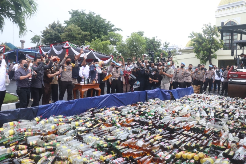 Jelang Ramadan Polda Jatim dan Polres Jajaran Musnahkan Narkoba dan Miras