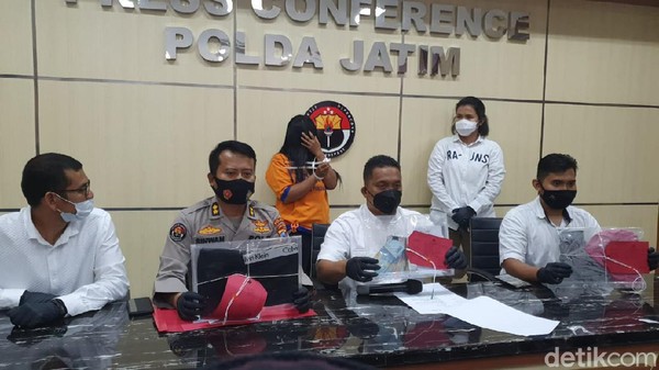 2 Pria dan 2 LC Kepergok Pesta Seks di Room Karaoke Yayang Sidoarjo