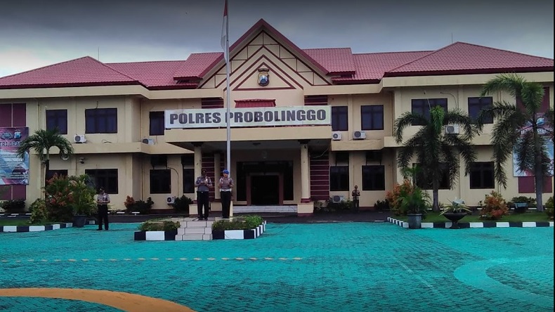 17 Tersangka Kasus Jual Beli Jabatan Kades yang Melibatkan Bupati Probolinggo Diperiksa KPK di Mapolres