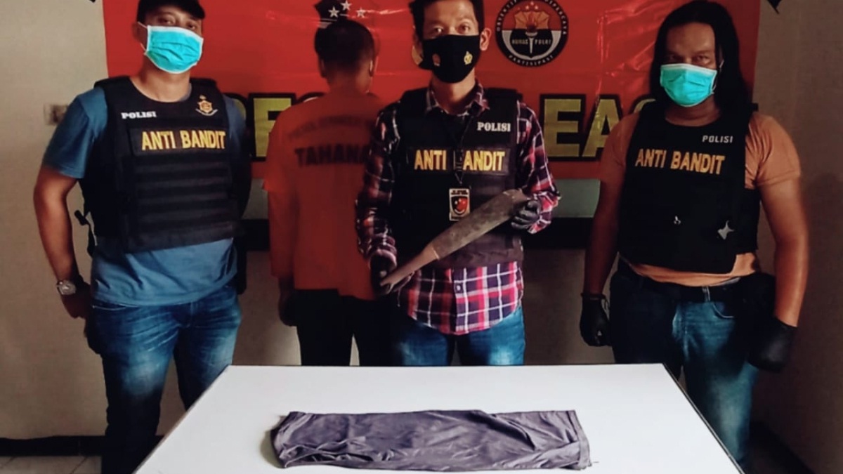 Dendam Istri sering Dimaki, Suami di Tenggilis Ini Babat Pasutri Tetangga dengan Parang