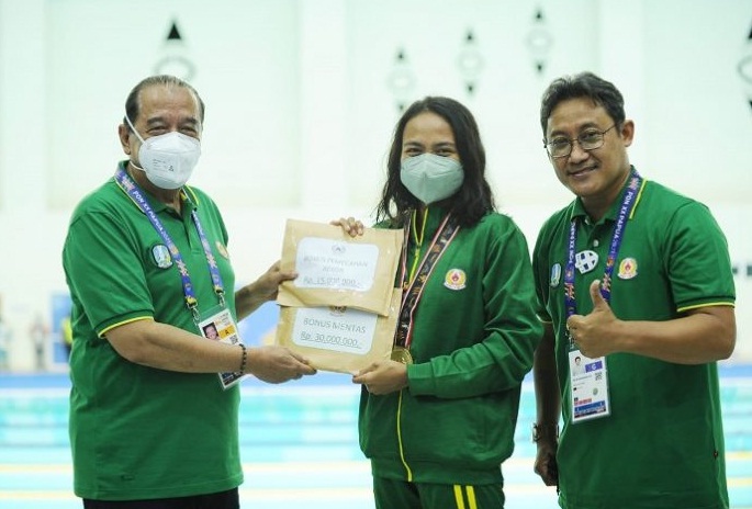 Perenang Jatim Nurul Fajar Fitriyati Pecahkan Rekor PON