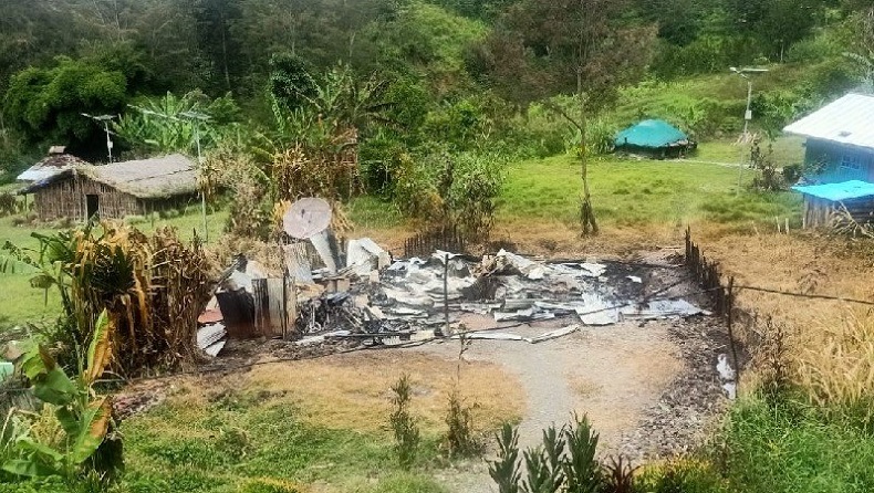 Dan Terjadi Lagi, KKB Bakar Rumah Kepala Suku, Guru dan Sekolah