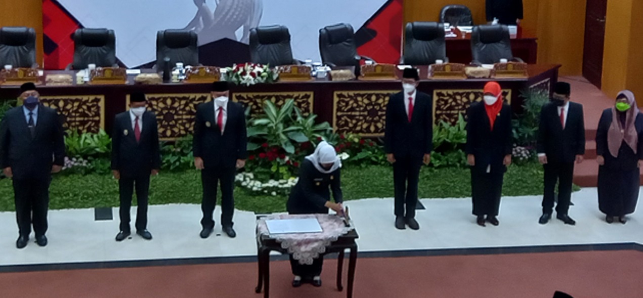 Sertijab Wali Kota, Gubernur: Surabaya Tetap Jadi Barometer Ekonomi