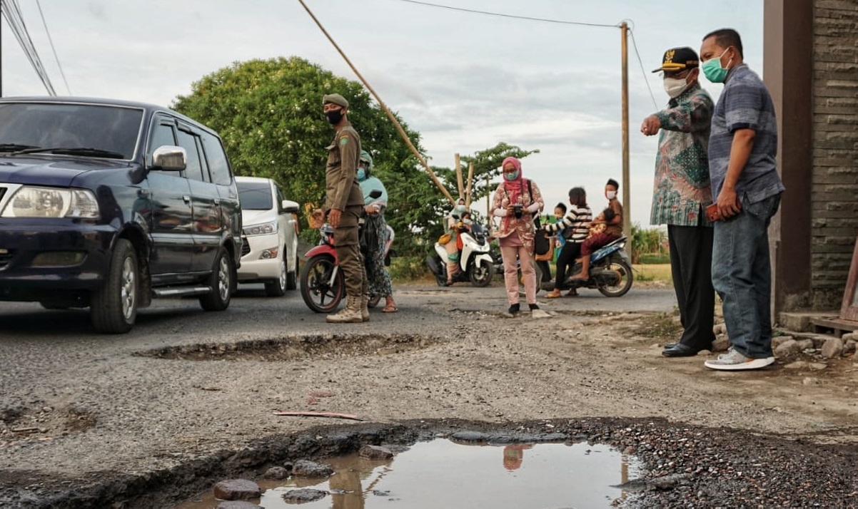 Terima Keluhan Warga, PJ Bupati Sidoarjo Sidak Jalan Rusak