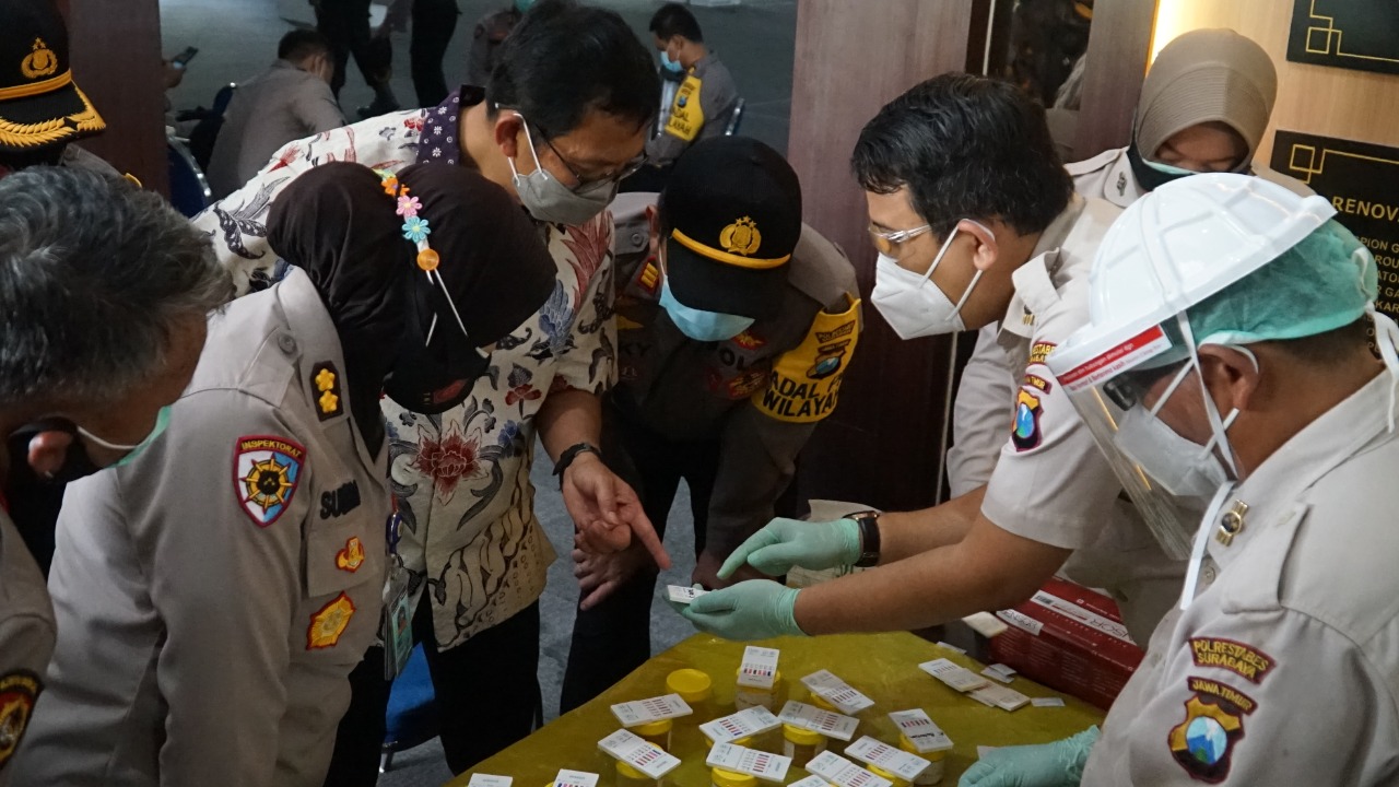Tes Urine Mendadak, Kapolrestabes Surabaya "Positiv Kita Pecat"