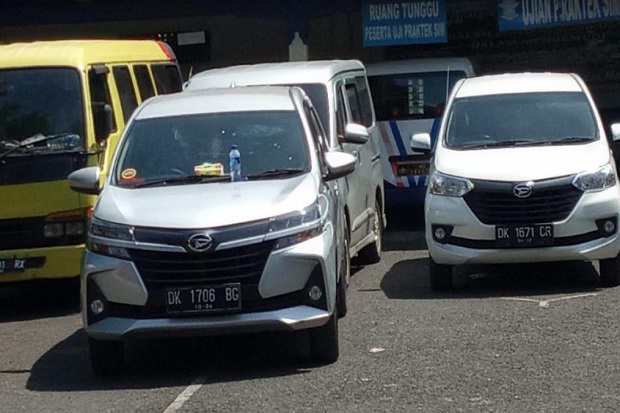 Nekat Masuk Jatim, Belasan Mobil Travel asal Bali Terjaring Penyekatan