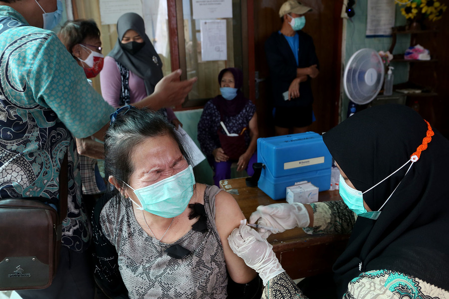 Sempat Kehabisan, Pemkot Surabaya Terima 106 Ribu Vaksin Booster untuk Lansia