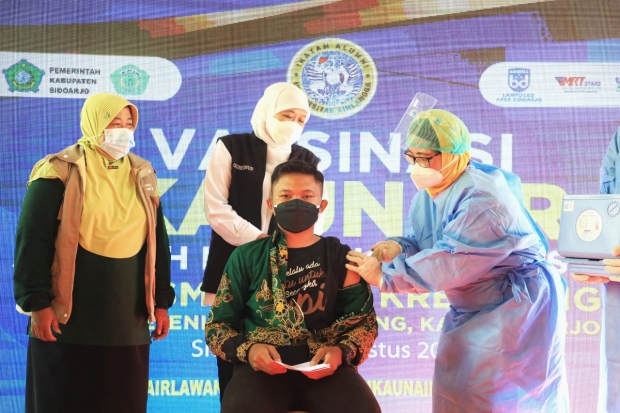 Percepat Vaksinasi Covid-19 Pelajar, Jatim Siapkan Pelaksanaan Pembelajaran Tatap Muka Bertahap di Level 2 dan 3